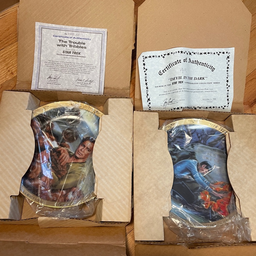 Set of 2 Star Trek Commemorative plates